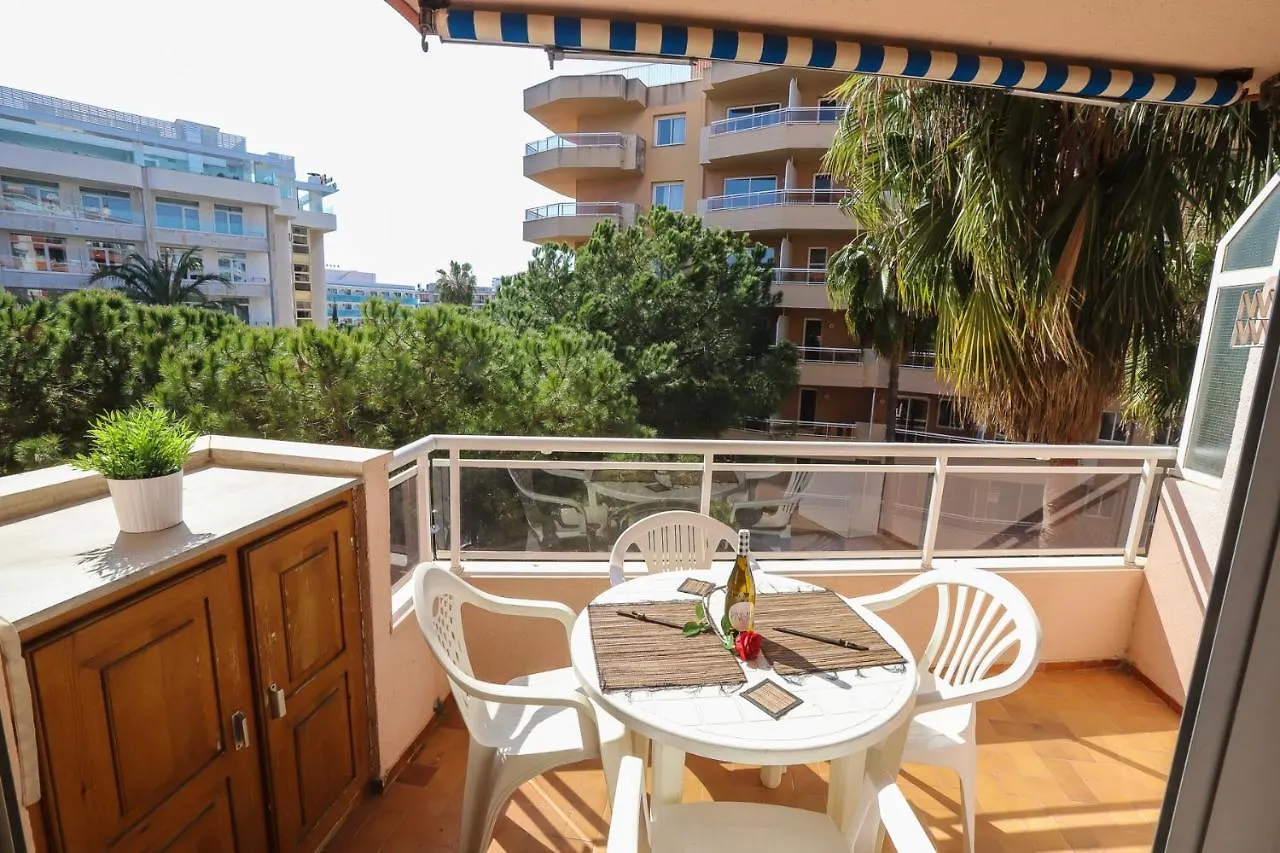 California Apartments ile iletişim